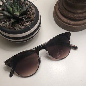 Brown tortoise sunglasses